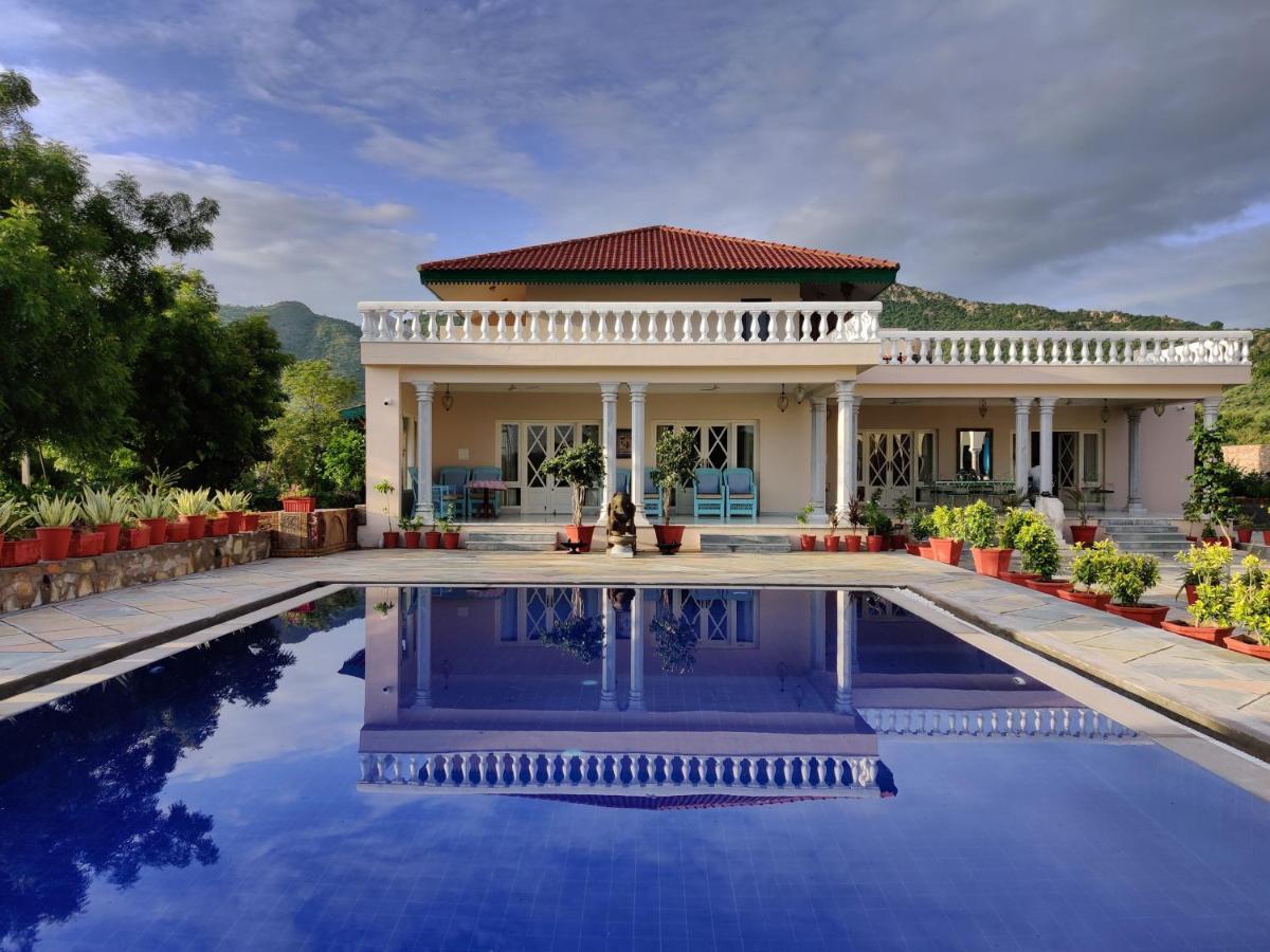 เปรมคัญช์  Hotel อุเดเปอร์ ภายนอก รูปภาพ