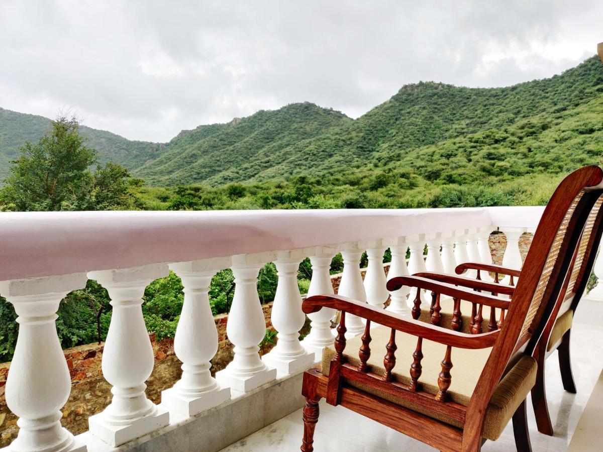 เปรมคัญช์  Hotel อุเดเปอร์ ภายนอก รูปภาพ